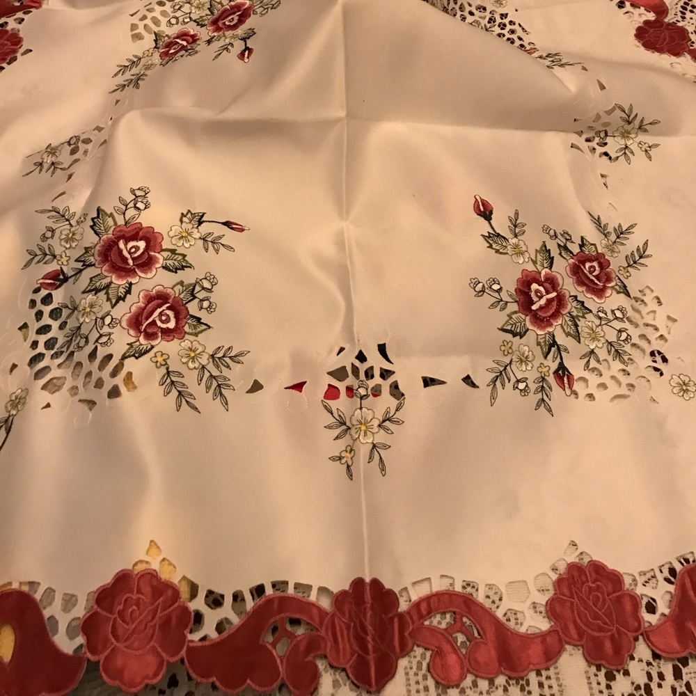 Like new Tablecloth Square Floral